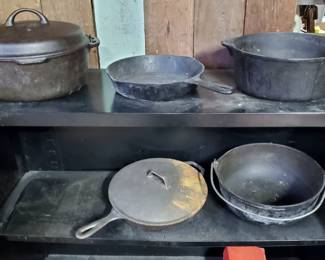 Cast iron Dutch oven
