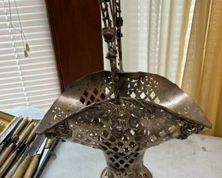 Quadruple Silver Plate Forbes Silver Co. USA Bride's Basket