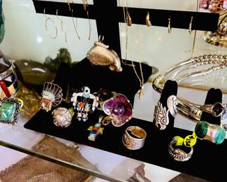 Gorgeous antique Native American, Zuni, Navajo jewelry.