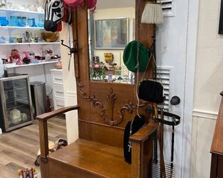 Antique oak hall tree with umbrella stand in beautiful condition. Vintage hats.