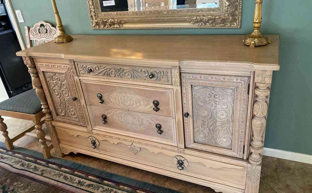  01 Victorian Buffett And Lighting 