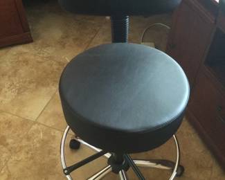 Adjustable Stand Sit Office And Art Chair. 