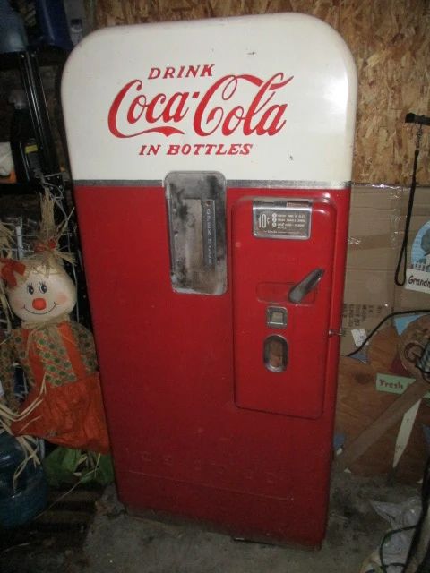 Vintage Coca Cola Pop Machine (Mod. 39)