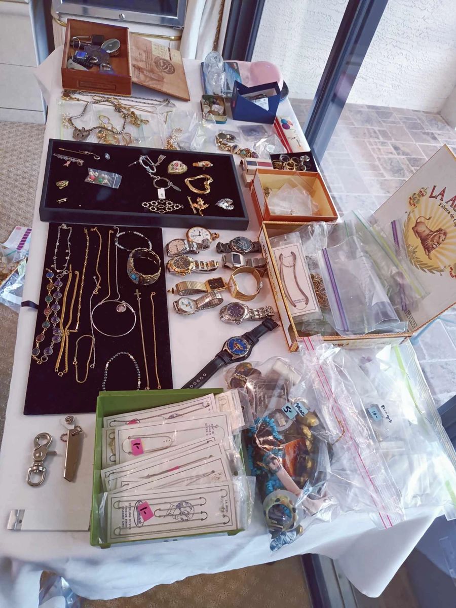 Mary's Estate Sale in Oldsmar starts on 12/15/2023