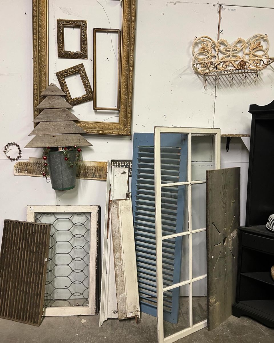 Huge 50 Everything vintage warehouse sale starts on 12/16/2023