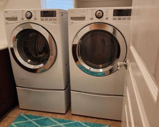 Front load washer/dryer
