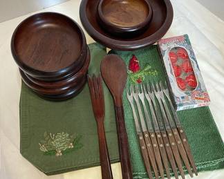 7 Wooden Bowls, Stainless Steel Flatware, 6 Placemats W Stitched Cardinals Acorns,  Tea Lights