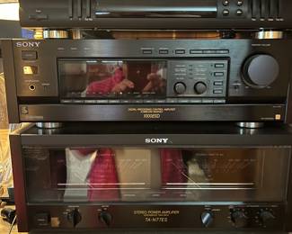 Sony electronics including stereo power amplifier
