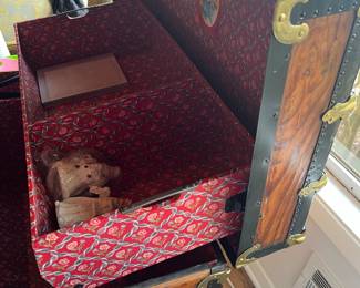 Great antique chest like new