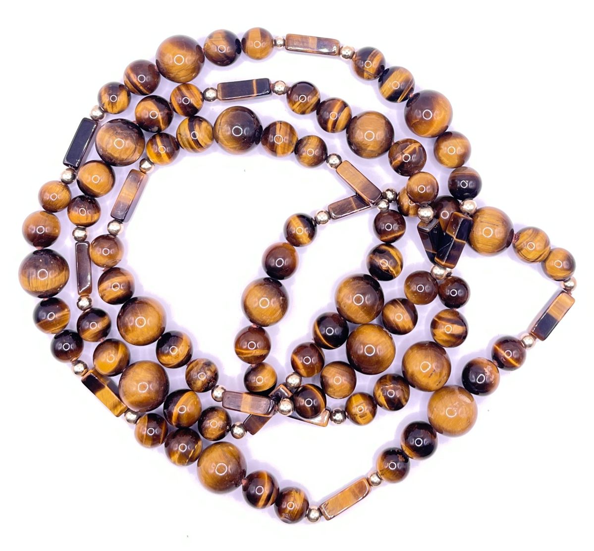 Last minute holiday auction in Sayville, NY starts on 12/15/2023