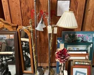#2214 • 5 Lamps, Light Up Mirror and Flower Decor