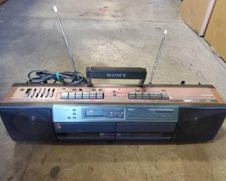 #1578 • Cassette Recorder and Player