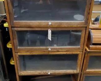 #5106 • Display Cabinet