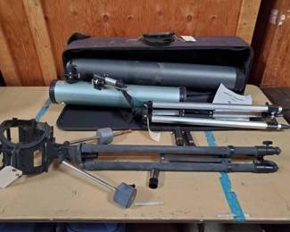 #1080 • 2 Telescope Reflectors, 2 Stands and 1 Carrying Case