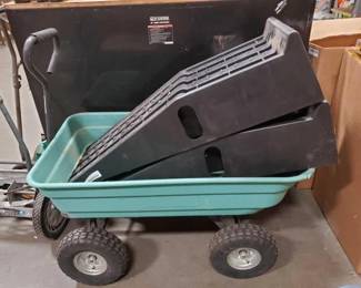#3202 • Wagon and 2 Plastic Car Ramps