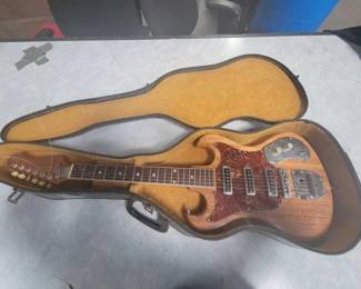 #1010 • Kingston Electric Guitar