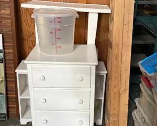 #2242 • Dresser, Book, Shelf, Side Table, Wood & 18qt Container