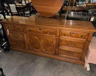 #2316 • Thomasville Dresser