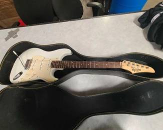 #1022 • Suzuki Electric Guitar