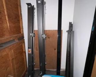 #2233 • Pittsburg 1 Ton Telescoping Gantry Crane