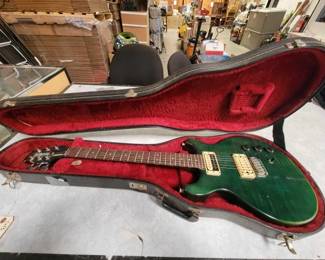 #1002 • Hamer Electric Guitar