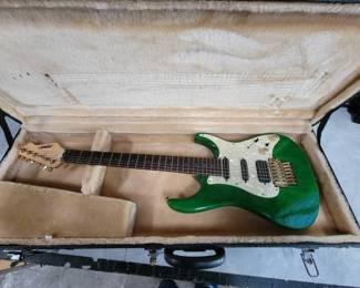 #1048 • Peavey Electric Guitar