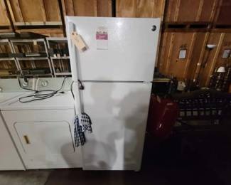 #1600 • GE Refrigerator