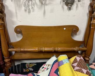 Vintage Maple Twin Bed pr