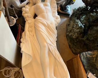 flora venus white marble statue sculpture roses woman italian roman