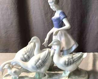 Gerold Porzellan Porcelain Figurine Girl Feeding Ducks 