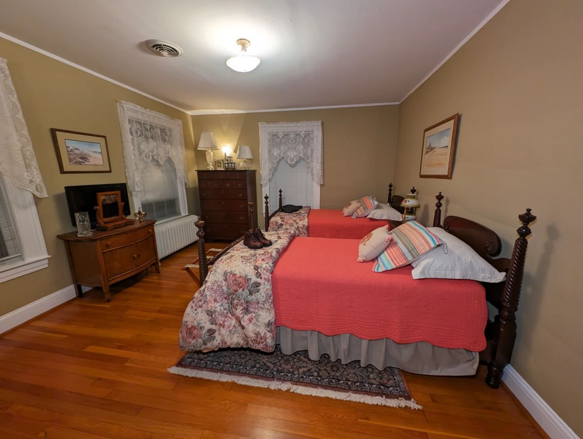 Sunset Hills Downsizing in Greensboro, NC starts on 1/27/2024