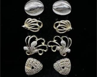 Lot 049 1 Bid(s)
Vintage Trifari, Coro, Sarah Coventry and Unmarked Clip On Earrings Set of 4