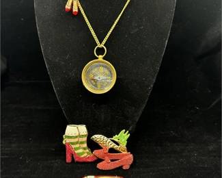 Lot 009 0 Bid(s)
Wizard of Oz Brooches and Necklace Lot of 4