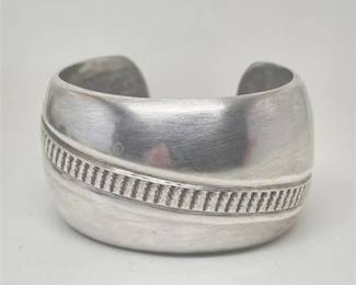 Lot 019 8 Bid(s)
Sterling Silver Signed Large Cuff Bracelet