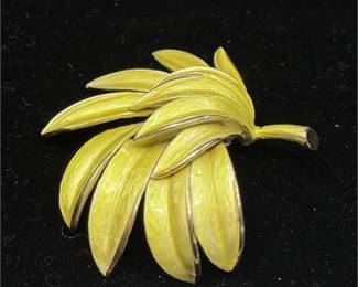 Lot 005 8 Bid(s)
Kramer Vintage Yellow Leaves Brooch Pin