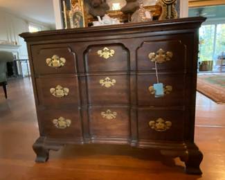 Nice mahogany 3 drawer chest.
$70 after 50% off discount.