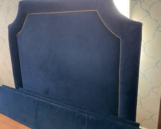 Queen bed with rails.
$40 after 50% off discount. 