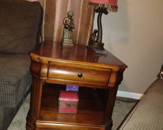 End table (2)