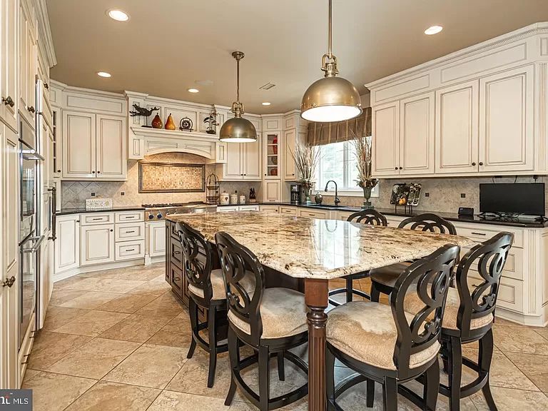 Hydrangeas’ Estate Sales Is In Washington... starts on 1/12/2024