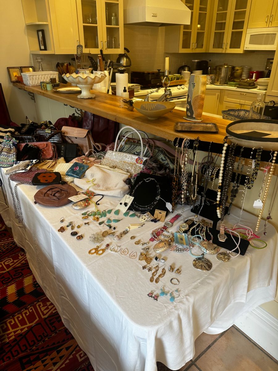 Estate sales by yasemin in Southampton, NY starts on 12/22/2023