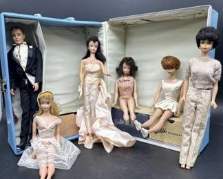 1961 Barbie trunk w barbies