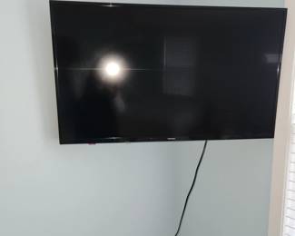 Samsung flat screen with wall mount