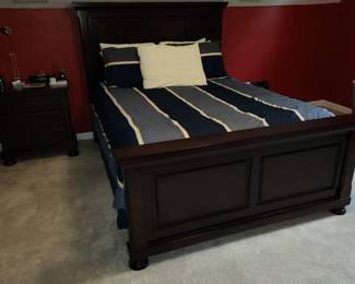 Queen bedroom set: Queen bed, 1 night table, 1 dresser, matching shelf.