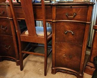 Charming Dressing Table