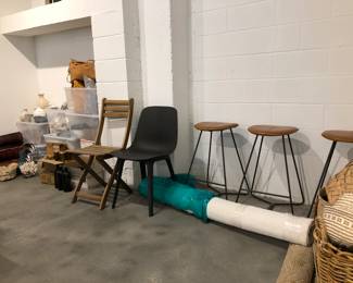 Area rug, chairs, bar stools, baskets