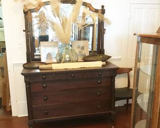 Dresser in off-site storage, please contact us to schedule a viewing.