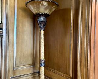 Torchiere floor lamp
