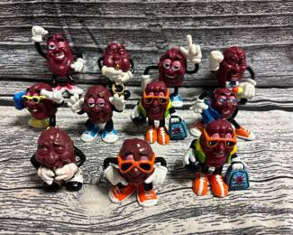 Vtg Raisin figurines