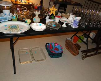 Large variety of vintage household items