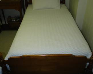 One of the twin beds on the lower level